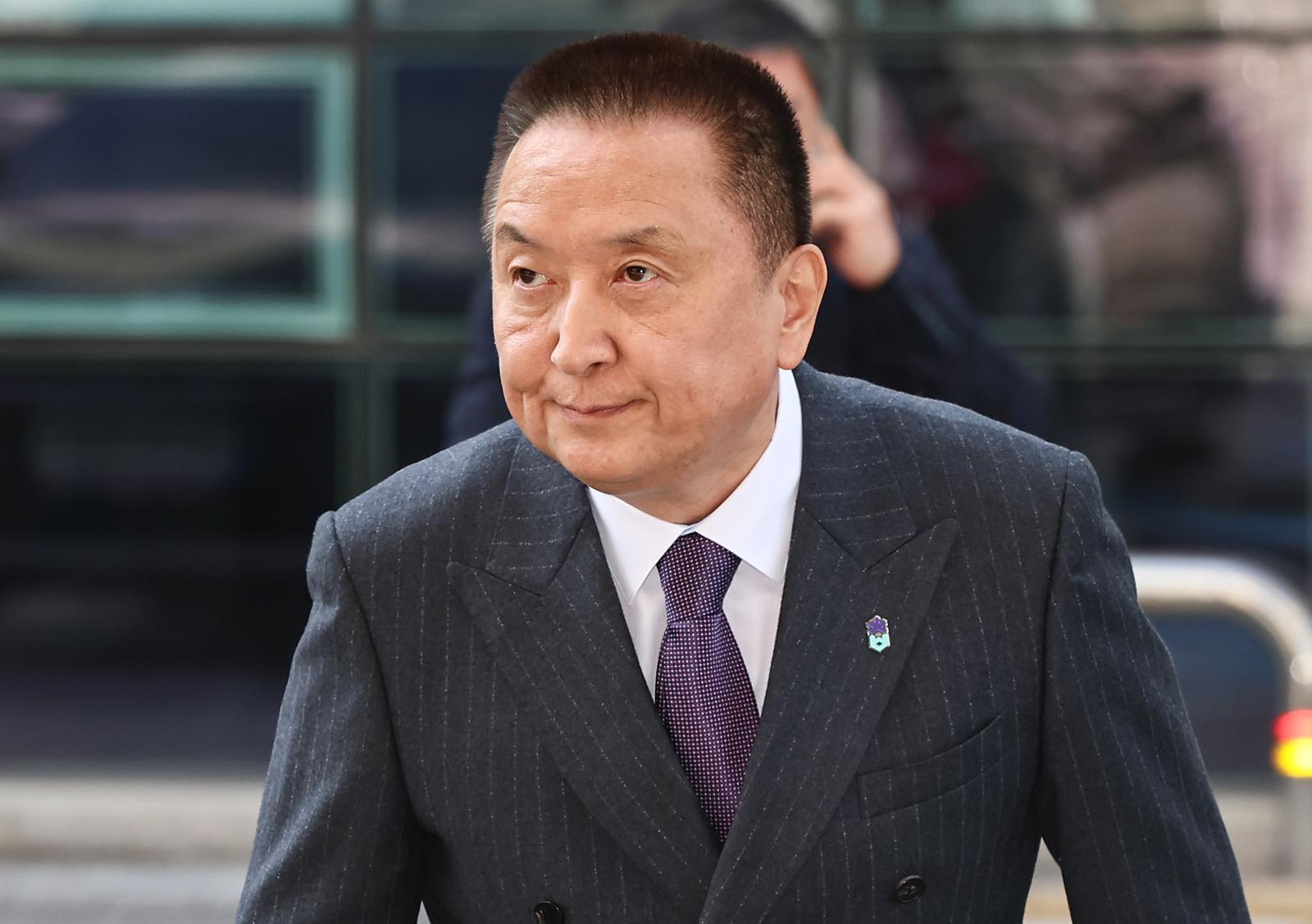 김영환 충북도지사가 지난달 23일 서울 양천구 남부지방법원에서 열린 국민의힘 상대 가처분 신청 심문에 출석하고 있다. 뉴스1