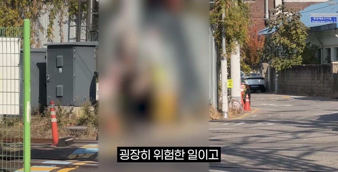 서울 용산구 백빈 건널목에서 옷을 차려입고 사진을 촬영하는 연인들이 포착됐다. 한국철도공사(코레일)