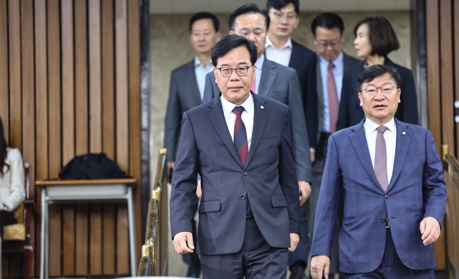 송언석 국민의힘 원내대표가 서울 여의도 국회에서 열린 원내대책회의에 참석하고 있다. 2026.4.28/뉴스1