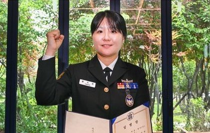 해군 최초 여군 주임원사 황지현 원사