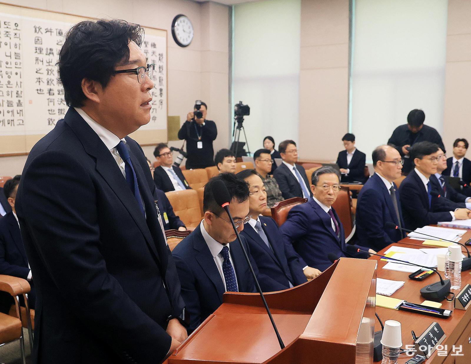 김성태 전 쌍방울 회장이 28일 오전 서울 여의도 국회에서 열린 ‘윤석열 정권 정치검찰 조작기소 의혹사건 진상규명 국정조사 특별위원회’ 종합청문회에 증인으로 나와 의원들의 질의에 답변하고 있다. 장승윤 기자 tomato99@donga.com