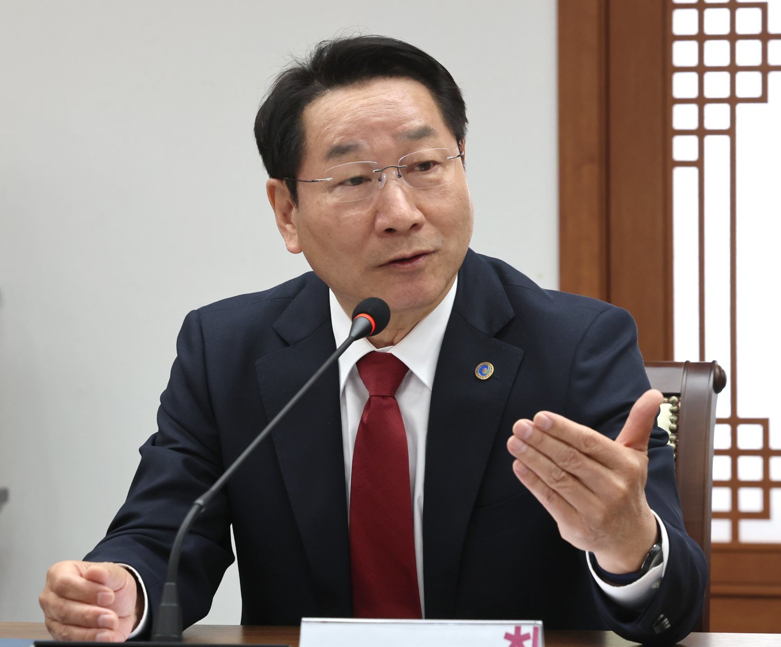 유정복 인천시장이 9일 오전 인천 남동구 인천시청에서 열린 정부추경에 대한 인천시 대응방향 및 제2차 공공기관 이전 관련 긴금 간부회의에서 발언하고 있다. 2026.04.09. [인천=뉴시스]