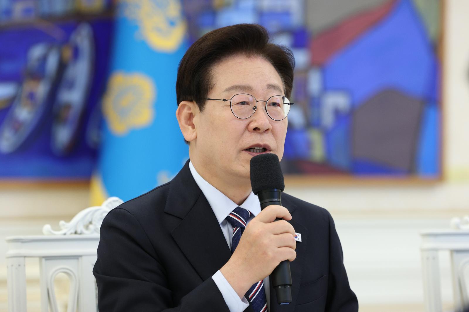 李 “대외문제서 자해 행위 있어…공적 입장 가져달라”
