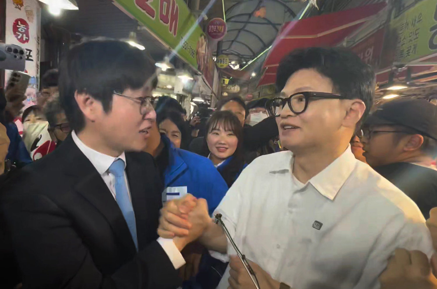 부산 시장서 마주친 하정우·한동훈 “파이팅입니다” 격려