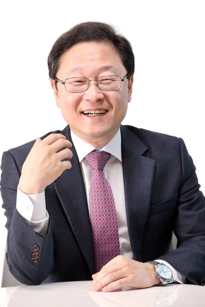 신수정 임팩트리더스아카데미 대표는 “집중할 대상에 에너지를 쏟고 그 외에는 게으르다. 성공한 사람 중 일찍 일어나고 정리 정돈 잘하는 사람은 일부일 뿐이다”라고 했다.     신수정 대표 제공