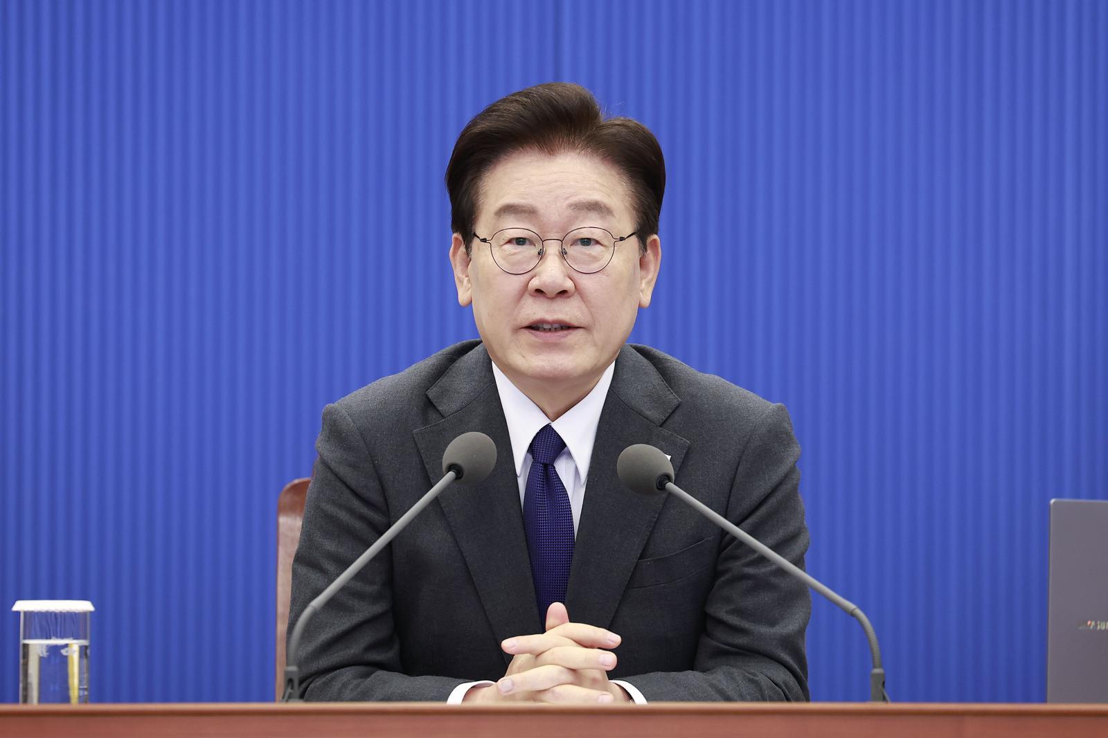 李 “일부 노조, 자신만 살겠다고 과도한 요구…국민 지탄”