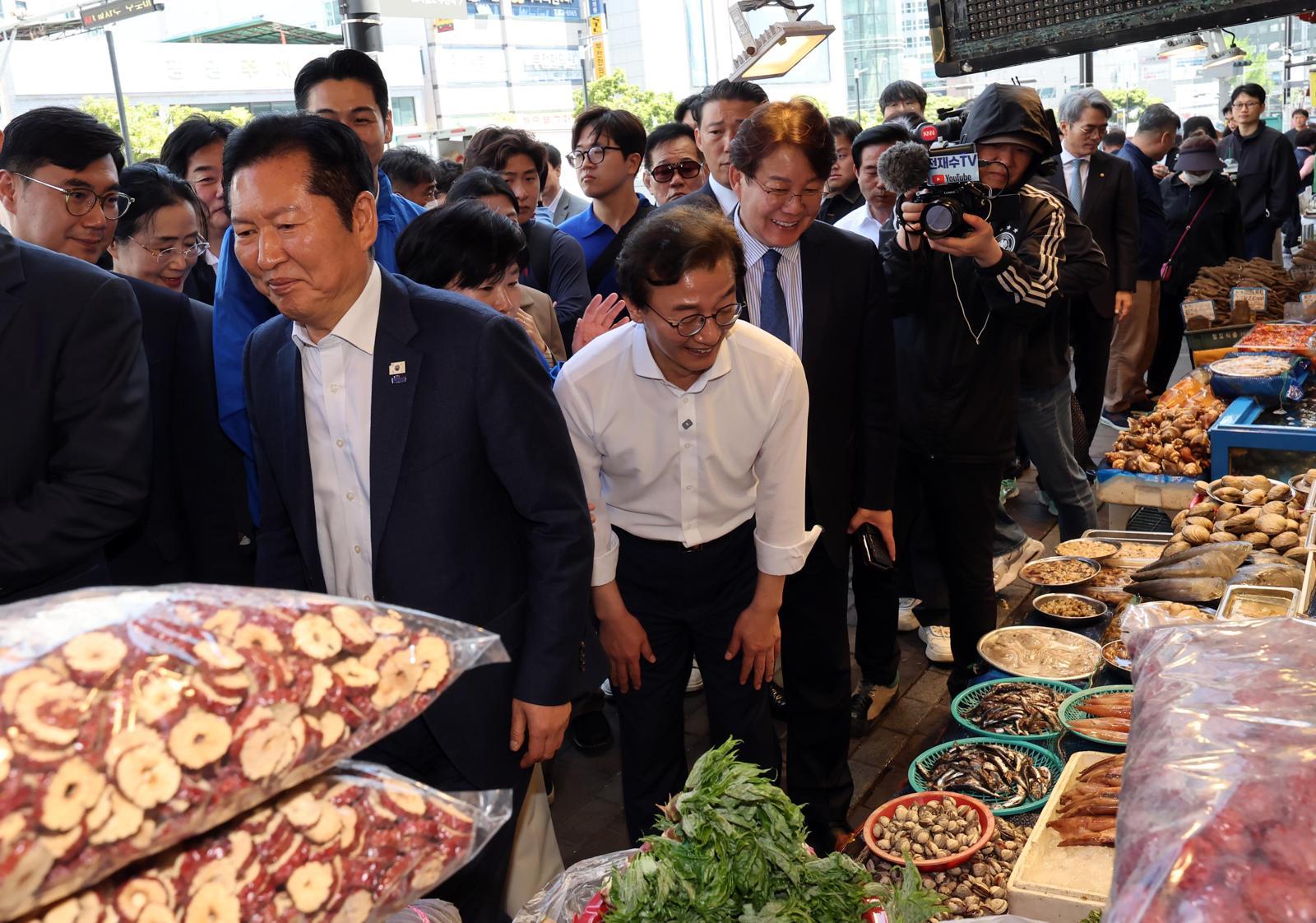 정청래, 연휴에도 현장행보 잰걸음…영남권 순회하며 집중 지원