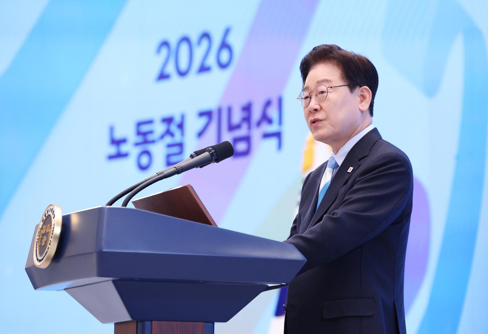 [속보]李 “노동자가 죽음 무릅쓰지 않도록 일터 안전 타협 안할 것”