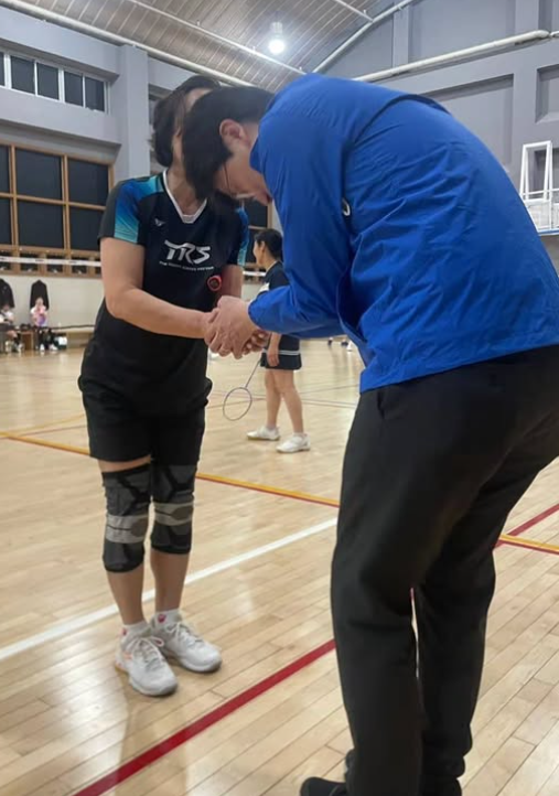 하정우 전 청와대 AI미래기획수석이 주민들과 인사를 나누고 있다. 하 전 수석 인스타그램 갈무리