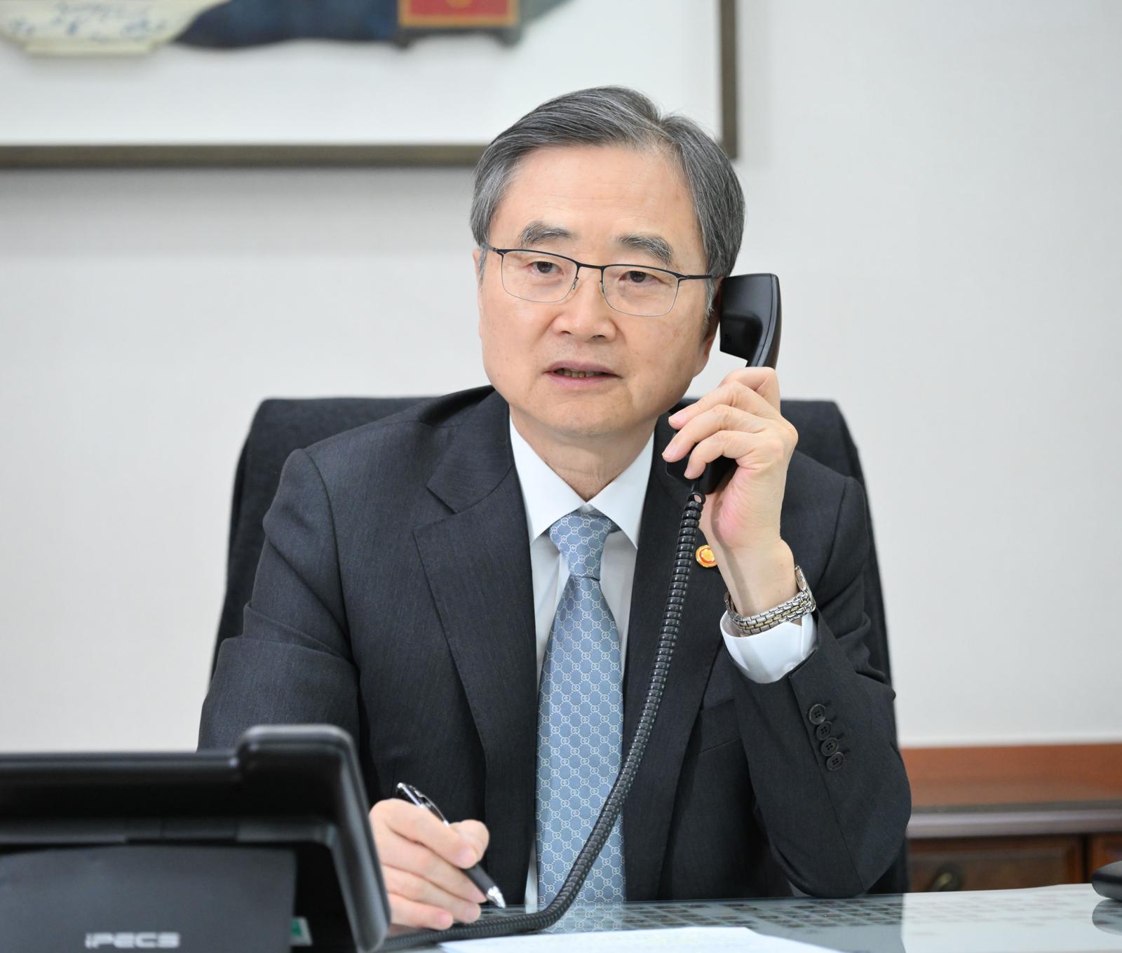 한-이란 외교장관 통화…조현 “호르무즈 안전 통항 재개 필요”