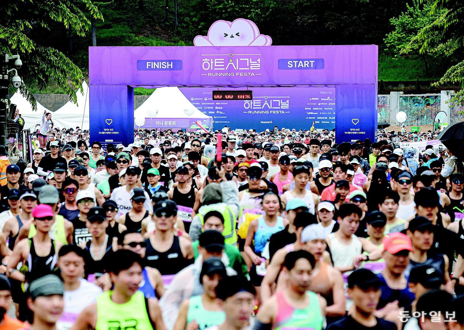 5000명 봄비 속 질주…‘하트시그널 러닝페스타’ 도심 달궜다