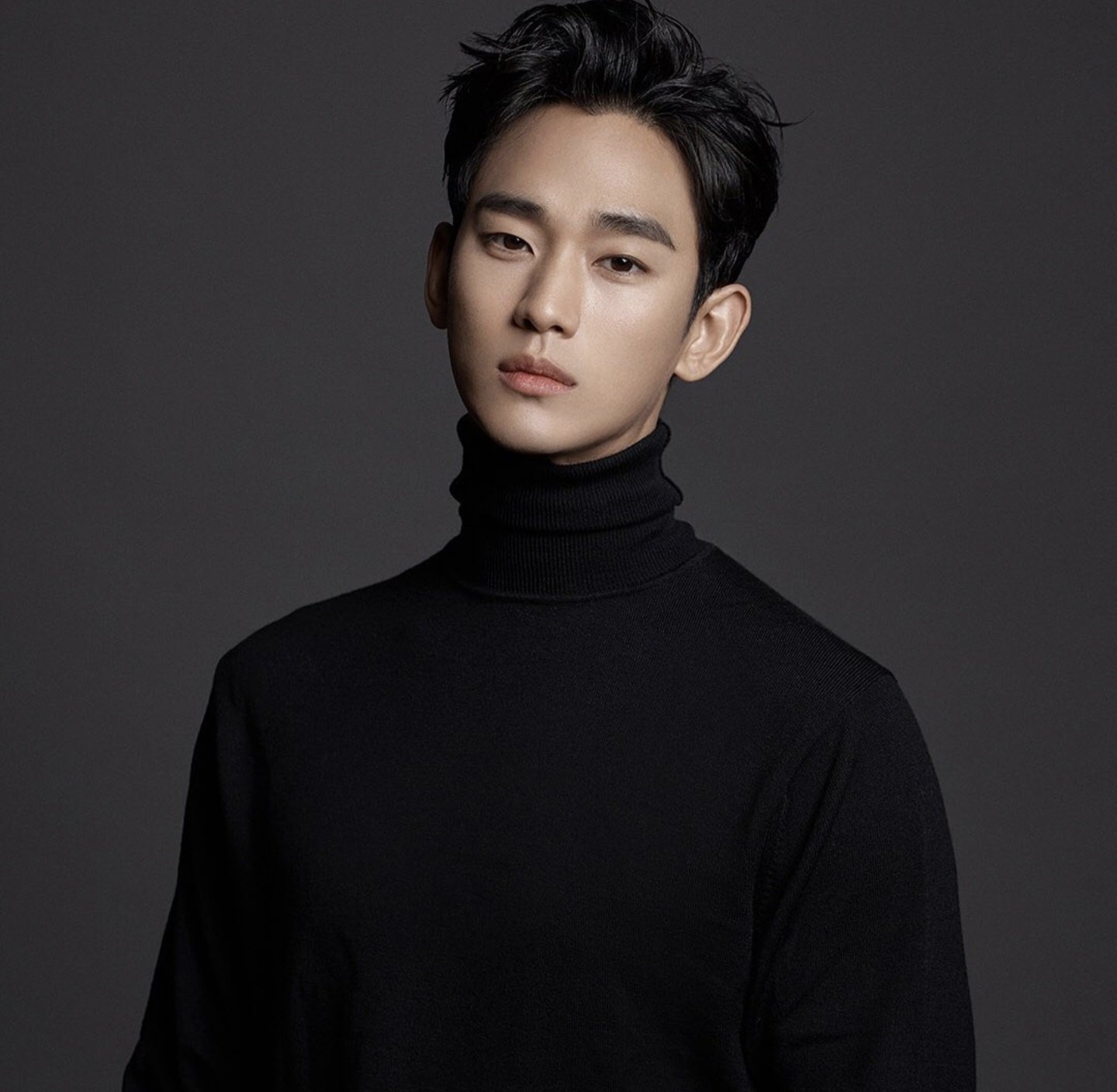 배우 김수현, 성수동서 수척해진 근황 포착