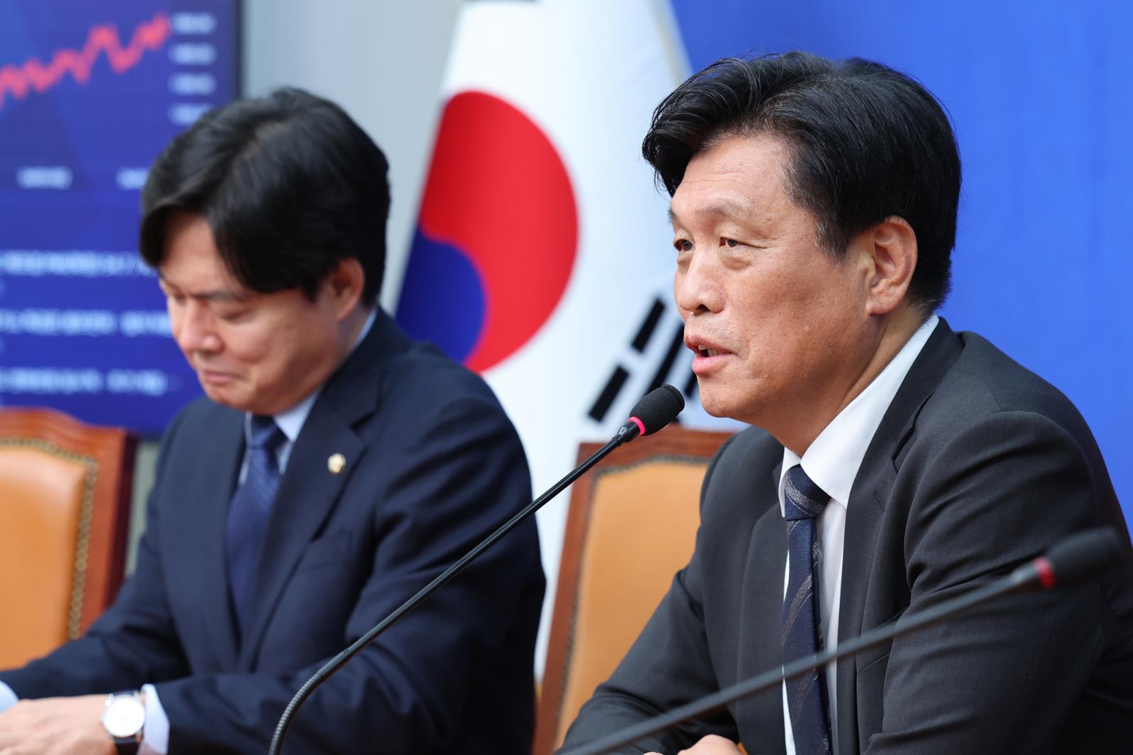 조승래 더불어민주당 사무총장이 4일 서울 여의도 국회에서 지방선거 D-30 기자간담회를 하고 있다. 2026.5.4./뉴스1