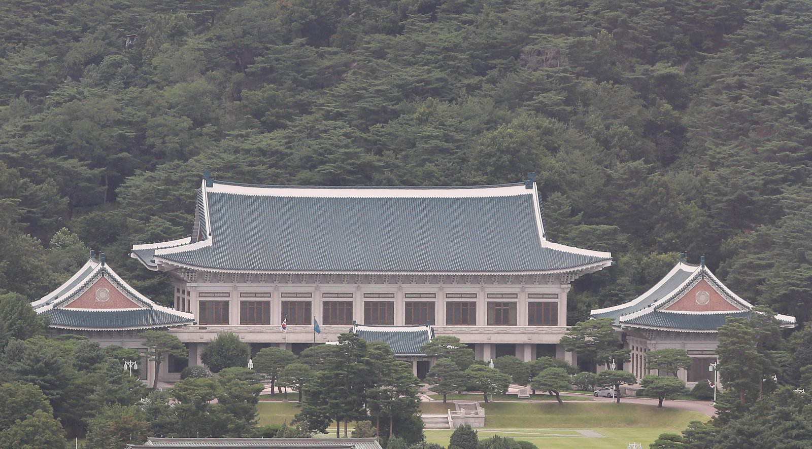 靑 “北 여자축구단 방한 환영…경기 잘 치를 수 있도록 협조”
