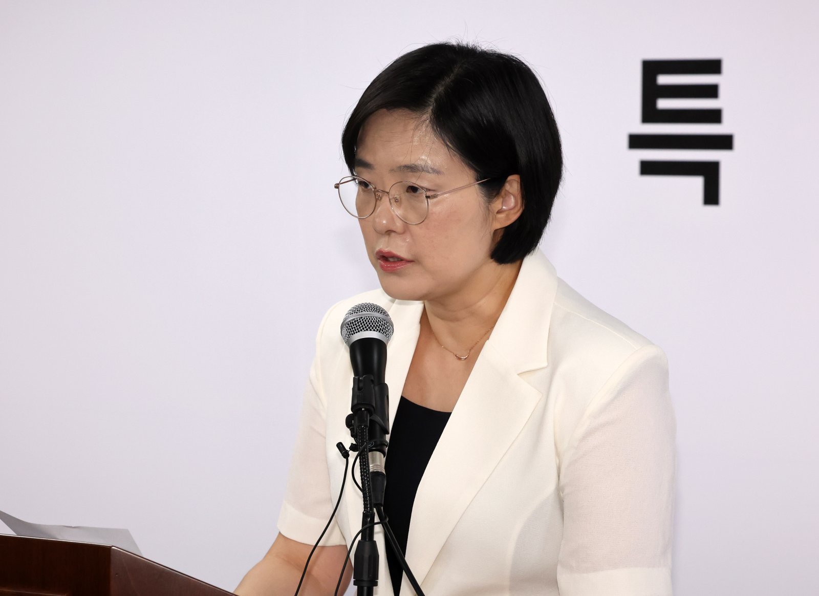권창영 2차 종합특검팀 김지미 특검보가 4일 오후 경기 과천시 2차 종합특검팀 사무실 브리핑룸에서 정례 브리핑을 하고 있다. 2026.05.04. 과천=뉴시스