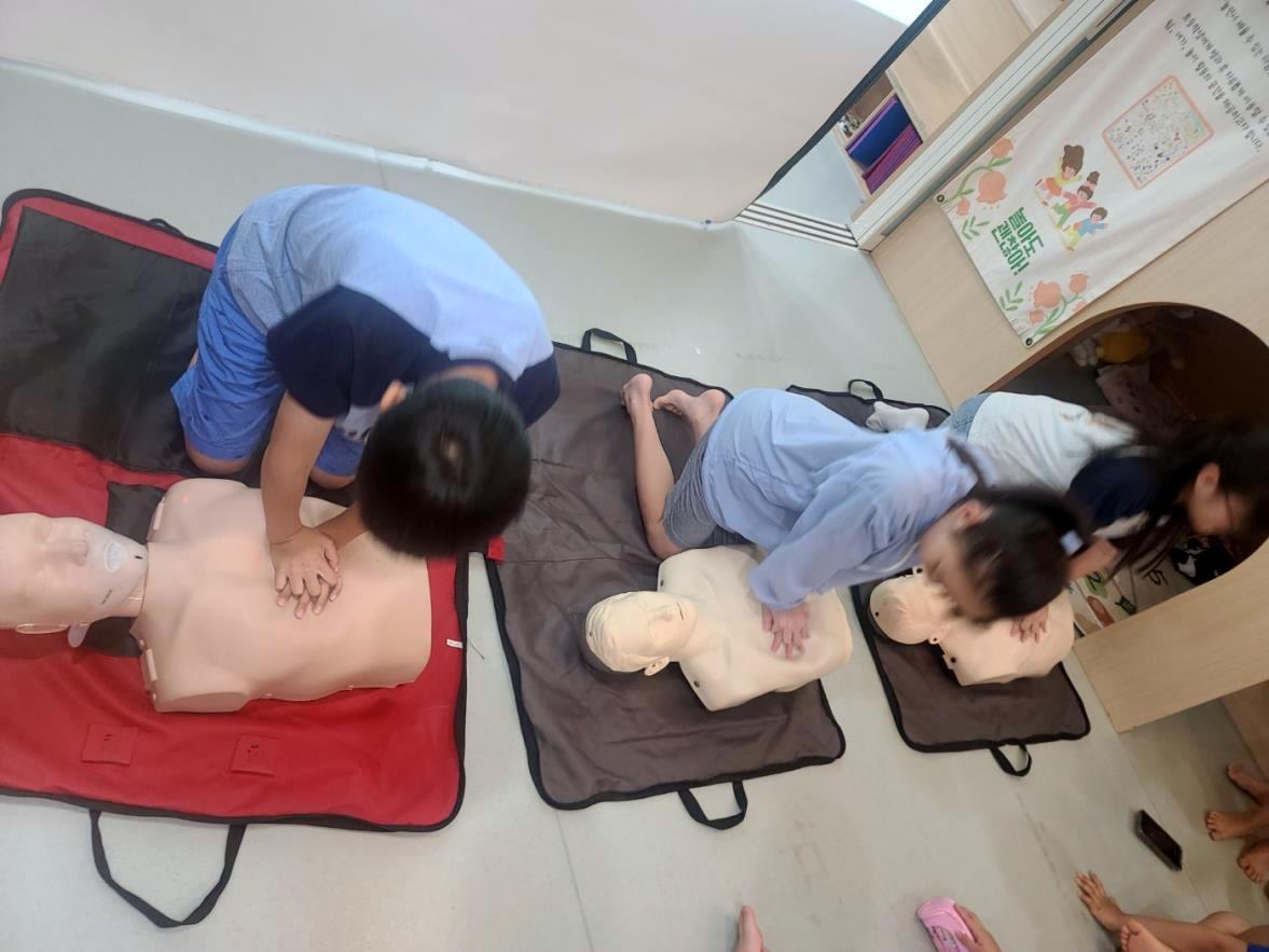 서대문구의 ‘찾아가는 안전교육’ 중 응급처치 교육 모습. 서대문구 제공