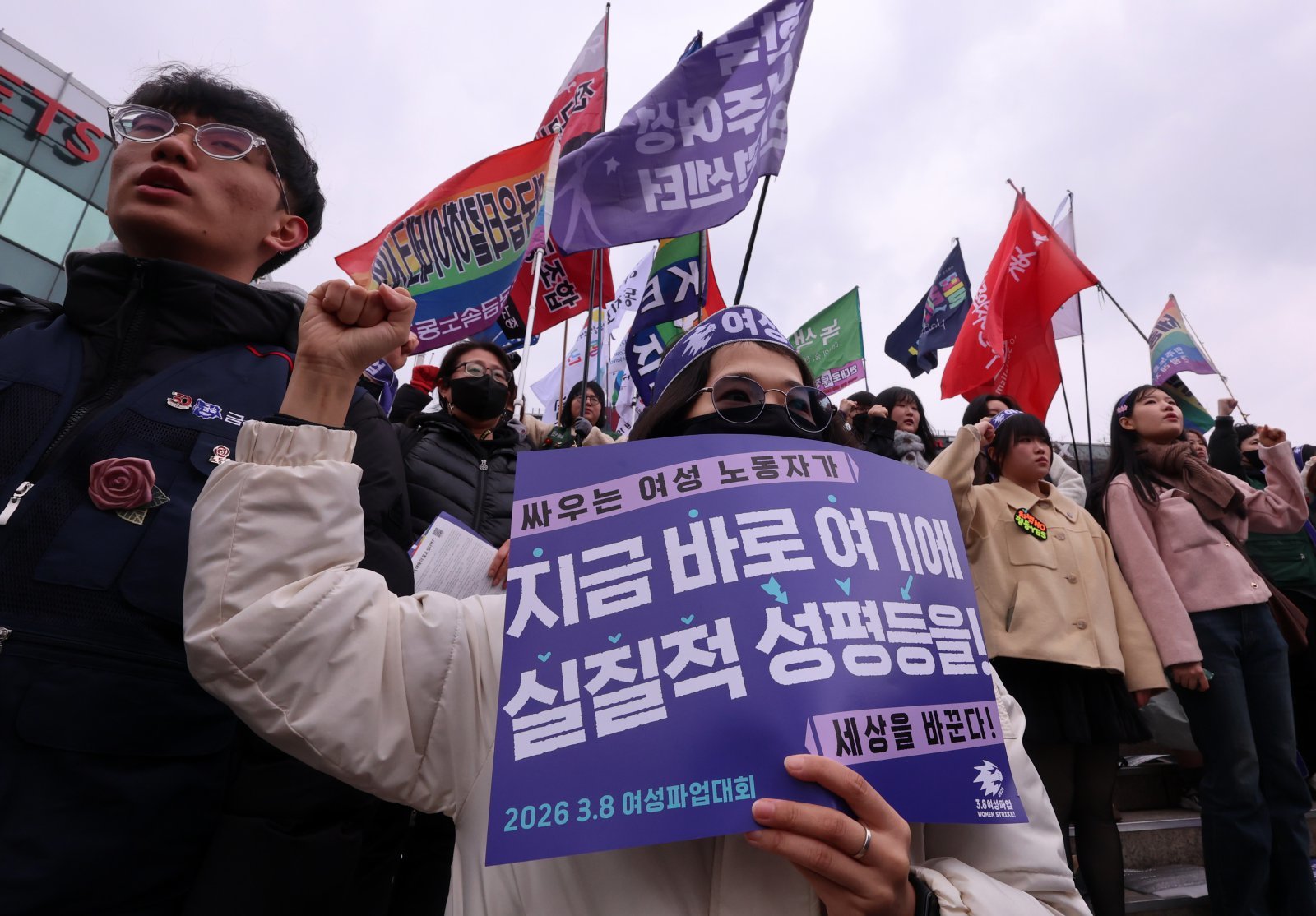 女노동자 ‘정신 질환’ 비율, 男보다 높아…“임신·출산에 영향”