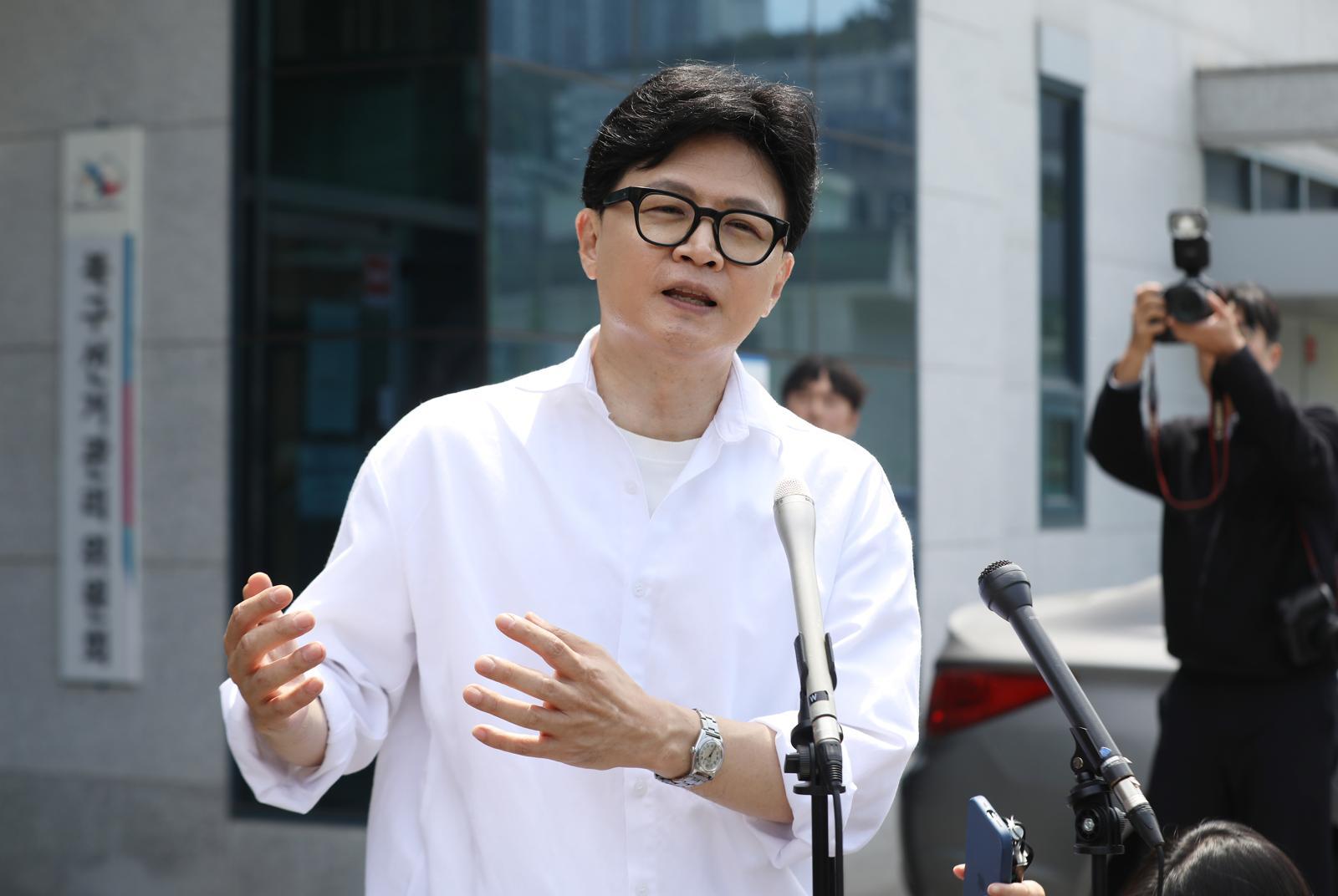 특검, 한동훈 출국금지…韓 “선거개입은 말라”