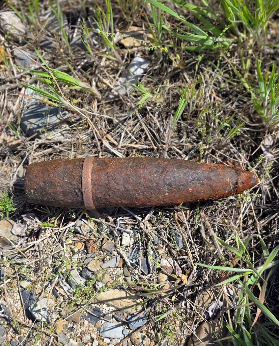 물놀이하다 ‘깜짝’…군위 하천서 6·25 전쟁 ‘72mm 고폭탄’ 발견