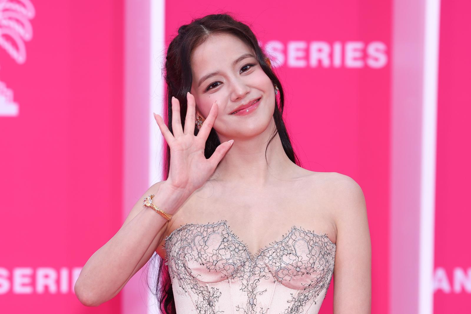블랙핑크 지수, 의상 미반환 논란…디자이너 “해결 절차 진행 중”