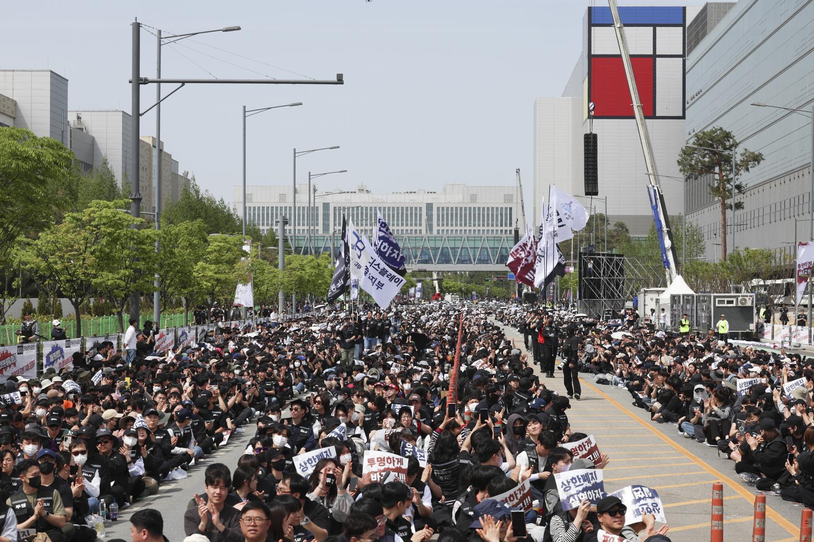 삼성전자 非반도체 노조, 공동교섭단에 “계속 차별하면 법적 조치”