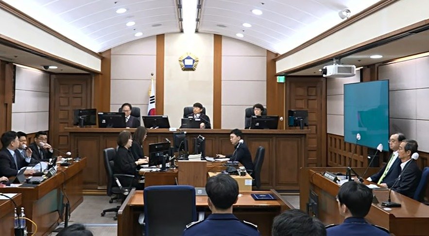 한덕수 전 총리가 7일 오전 서울 서초구 서울고등법원에서 열린 내란우두머리방조 등 2심 선고 공판에 출석하고 있다. 서울고등법원 제공