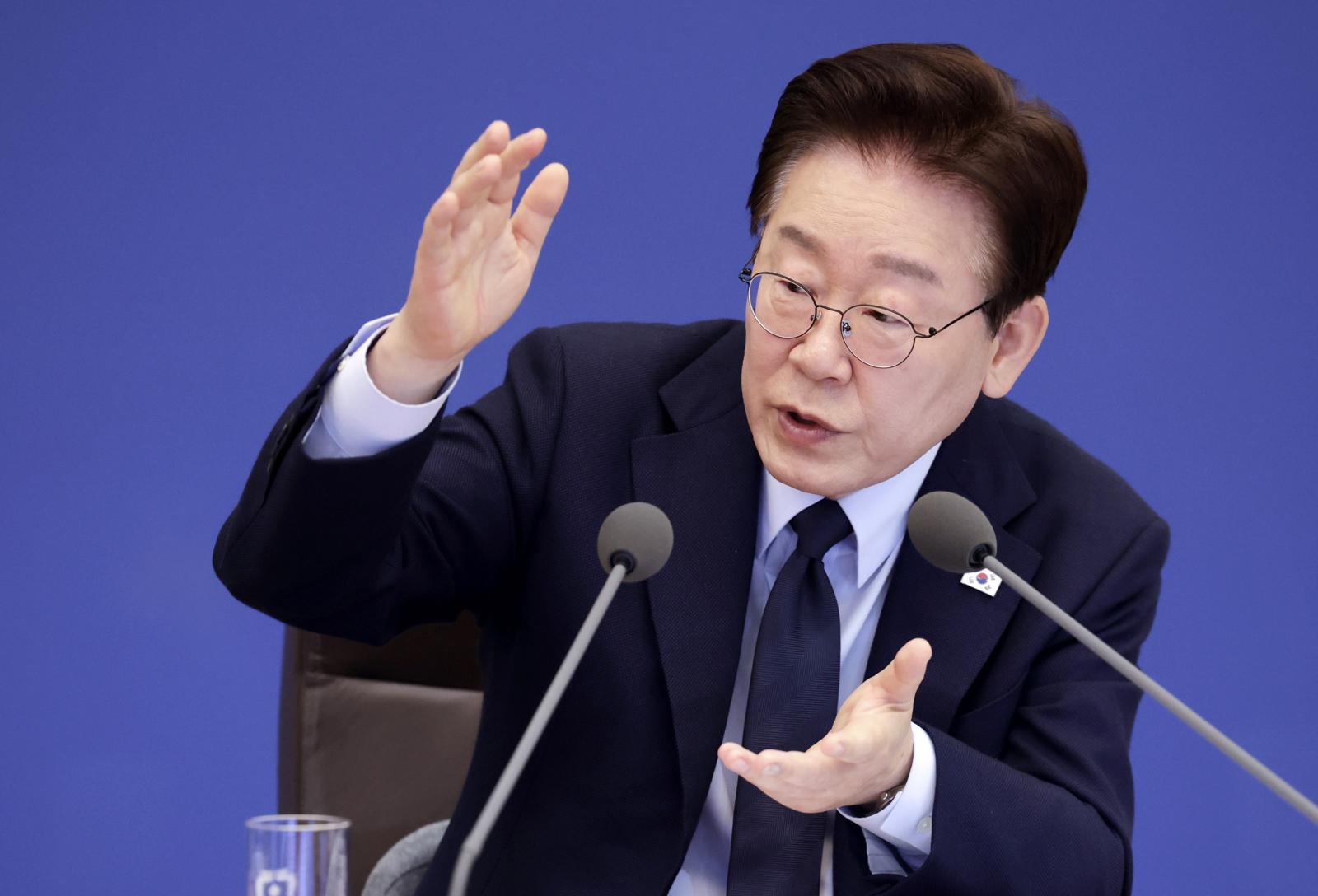 李대통령-민주당 지지율 2%포인트씩 하락…국힘은 3%포인트 올라