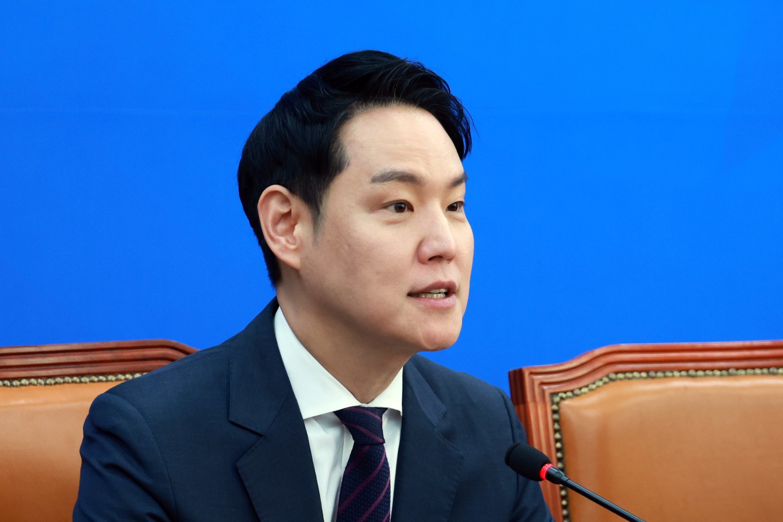 與 “개헌 투표 불성립시 8일 다시 본회의 열 수 있어”