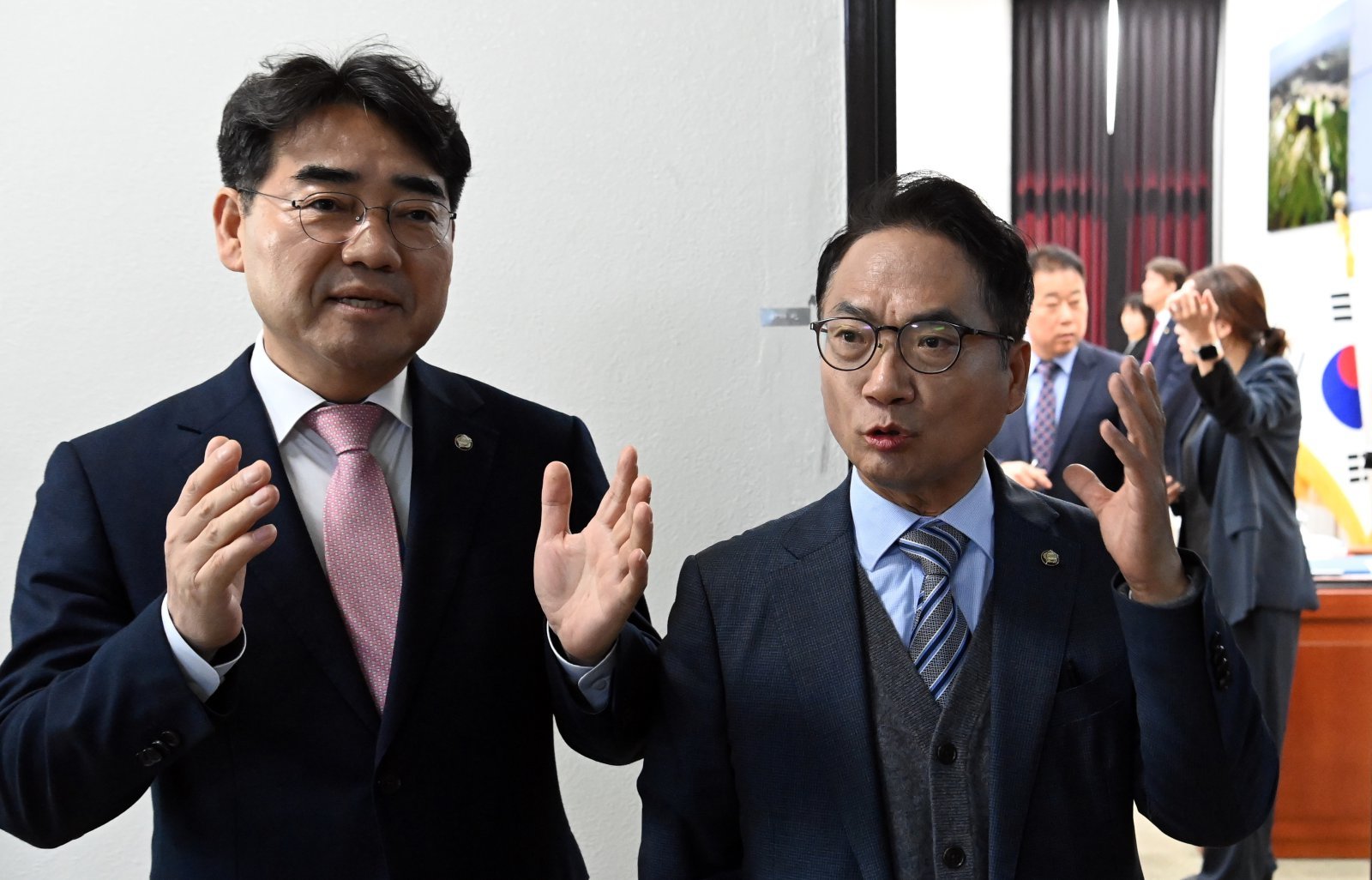 국정원 “北헌법, 김정은 1인 영도 체제 공고화…대남 적대성은 줄어”