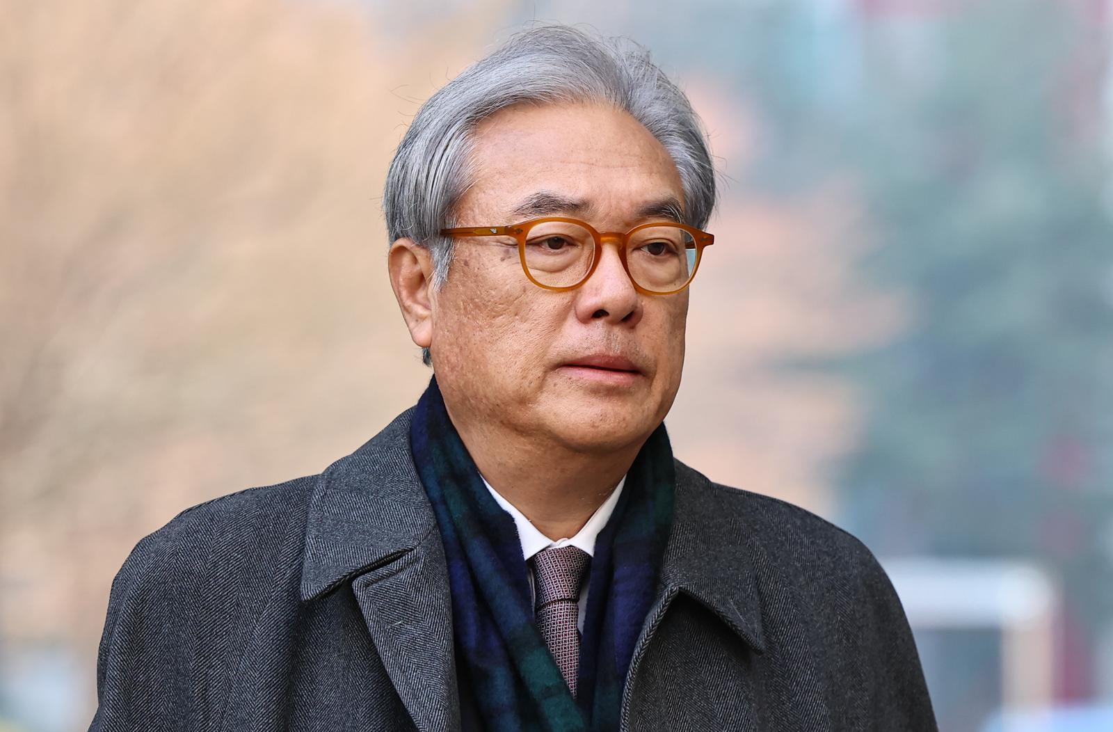 정진석 전 대통령 비서실장이 20일 서울 서초구 서울중앙지방법원에서 열린 ‘헌법재판관 미임명’ 직권남용 권리행사방해 관련 2차 공판에 출석하고 있다. (공동취재) 2026.02.20. 서울=뉴시스