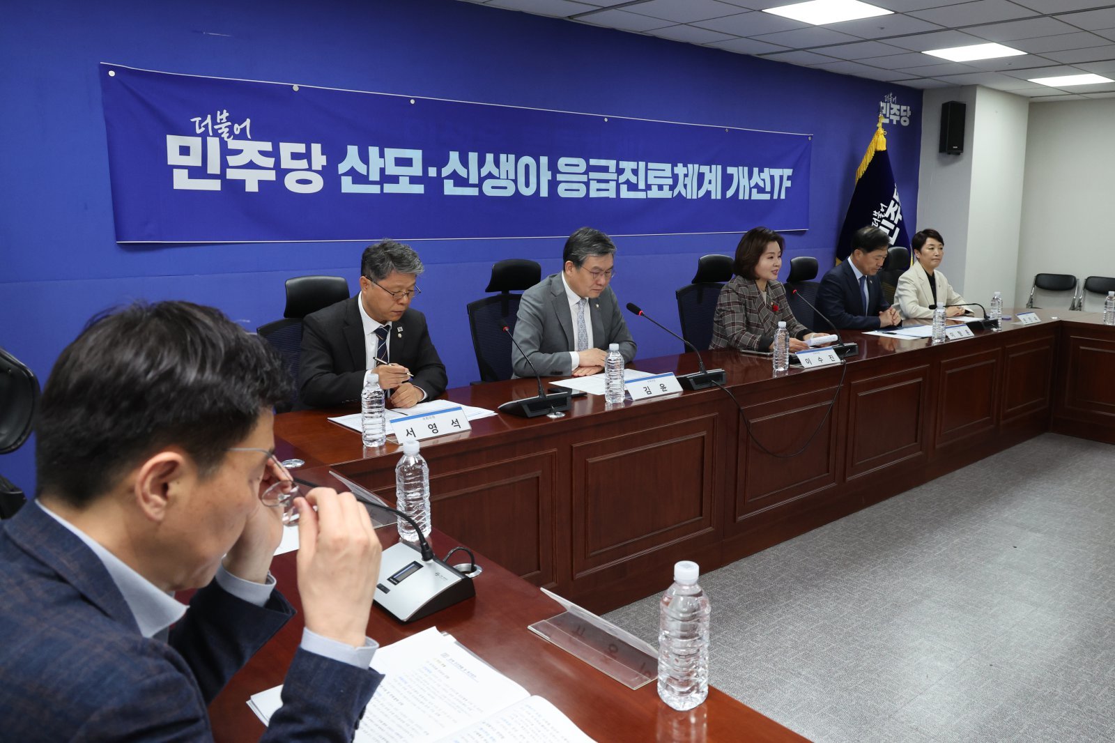 이수진 더불어민주당 산모·신생아 응급진료체계 개선 TF 단장이 8일 오후 서울 여의도 국회에서 열린 당정회의에서 모두발언을 하고 있다. 뉴스1