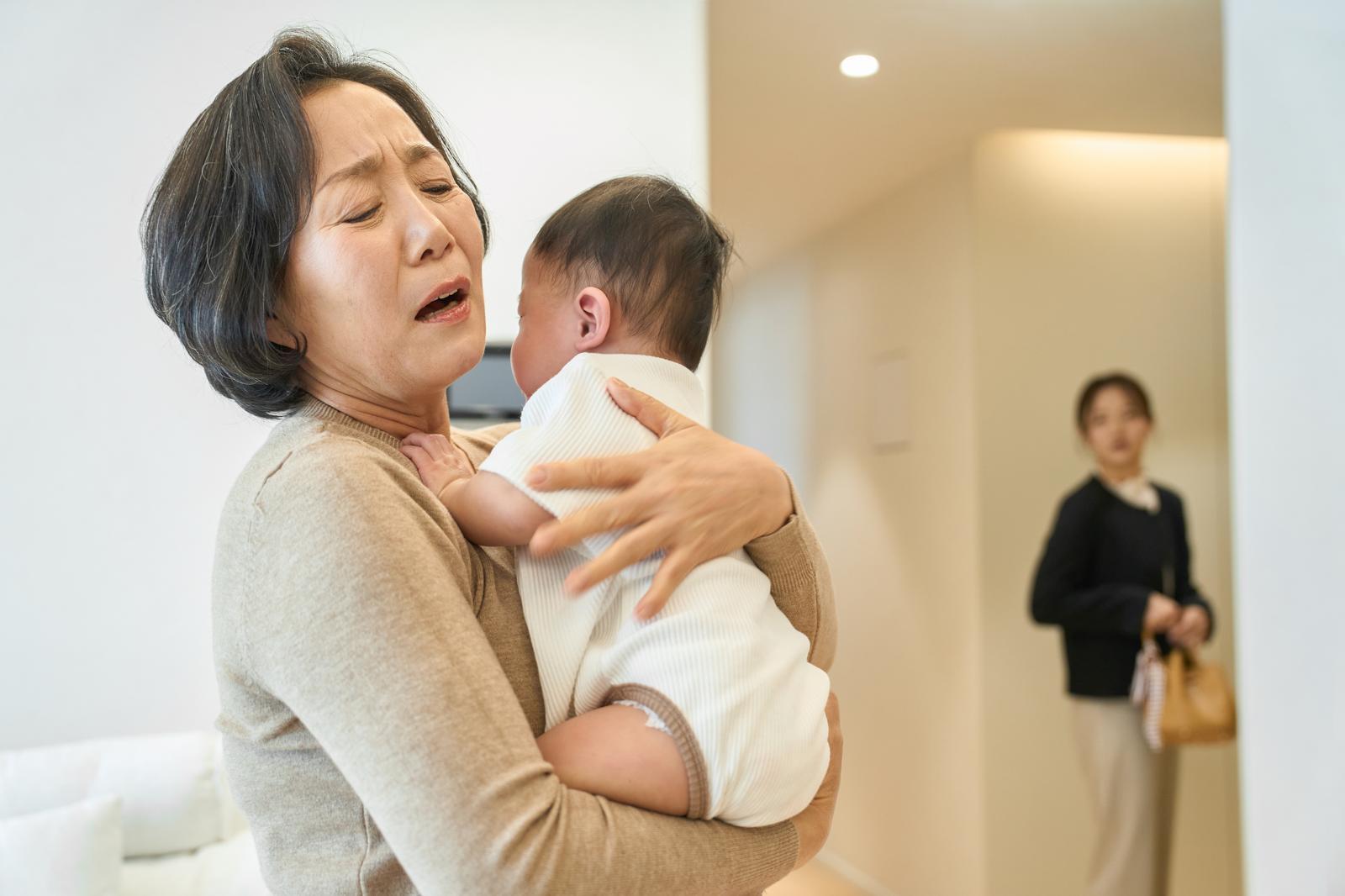 손주 돌보는 조부모 절반 “원치 않지만 거절 못해”