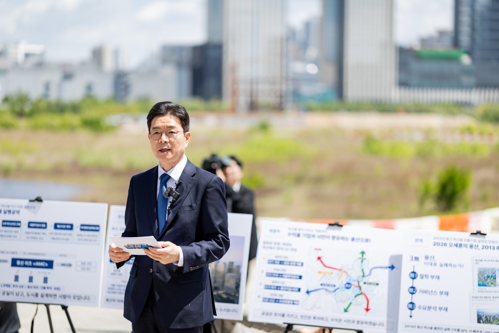 정원오 더불어민주당 서울시장 후보가 8일 오전 서울 용산국제업무지구 현장을 찾아 ‘세계도시 서울의 대전환’을 주제로 공약을 발표하고 있다. 2026.5.8 정원오 캠프 제공