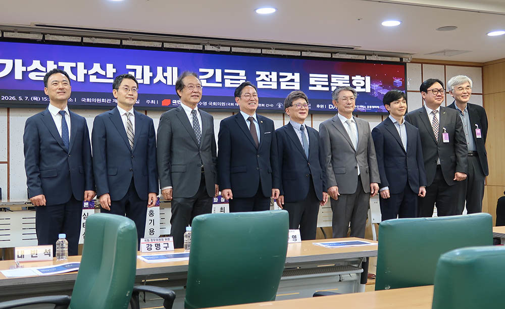 토론회에 참가한 발제자 및 토론자 / 출처=IT동아