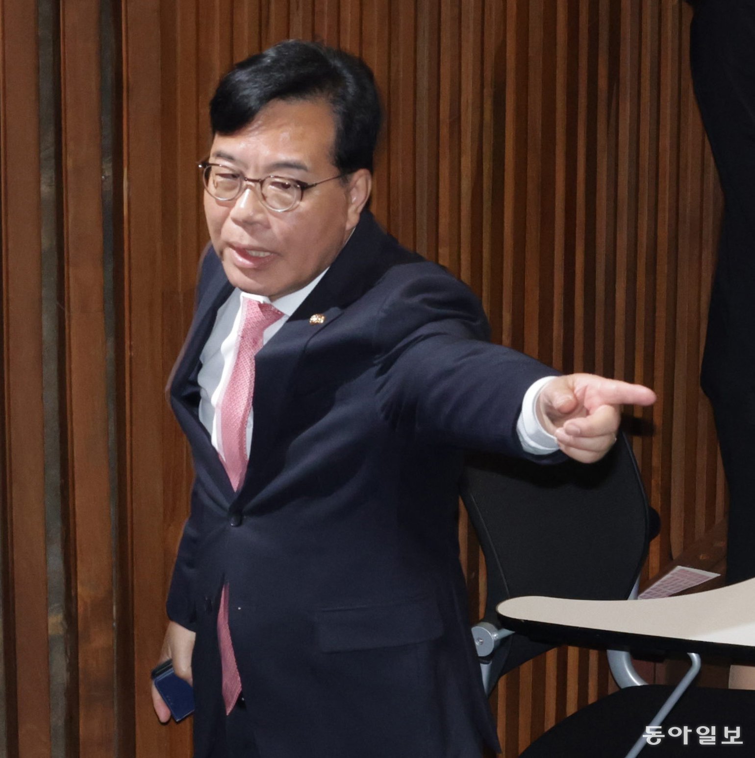 국민의힘 송언석 원내대표 등 국민의힘 소속 의원들은 우 의장이 법안을 상정하지 않겠다고 하자 우 의장 발언 도중 본회의장을 떠났다. 이훈구 ufo@donga.com·박형기 기자 oneshot@donga.com