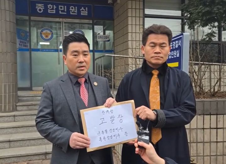 한국사 강사 출신 유튜버 전한길(본명 전유관)씨와 김현태 전 특전사 707특수임무단장. 사진=유튜브 ‘전한길뉴스’ 갈무리. 뉴시스