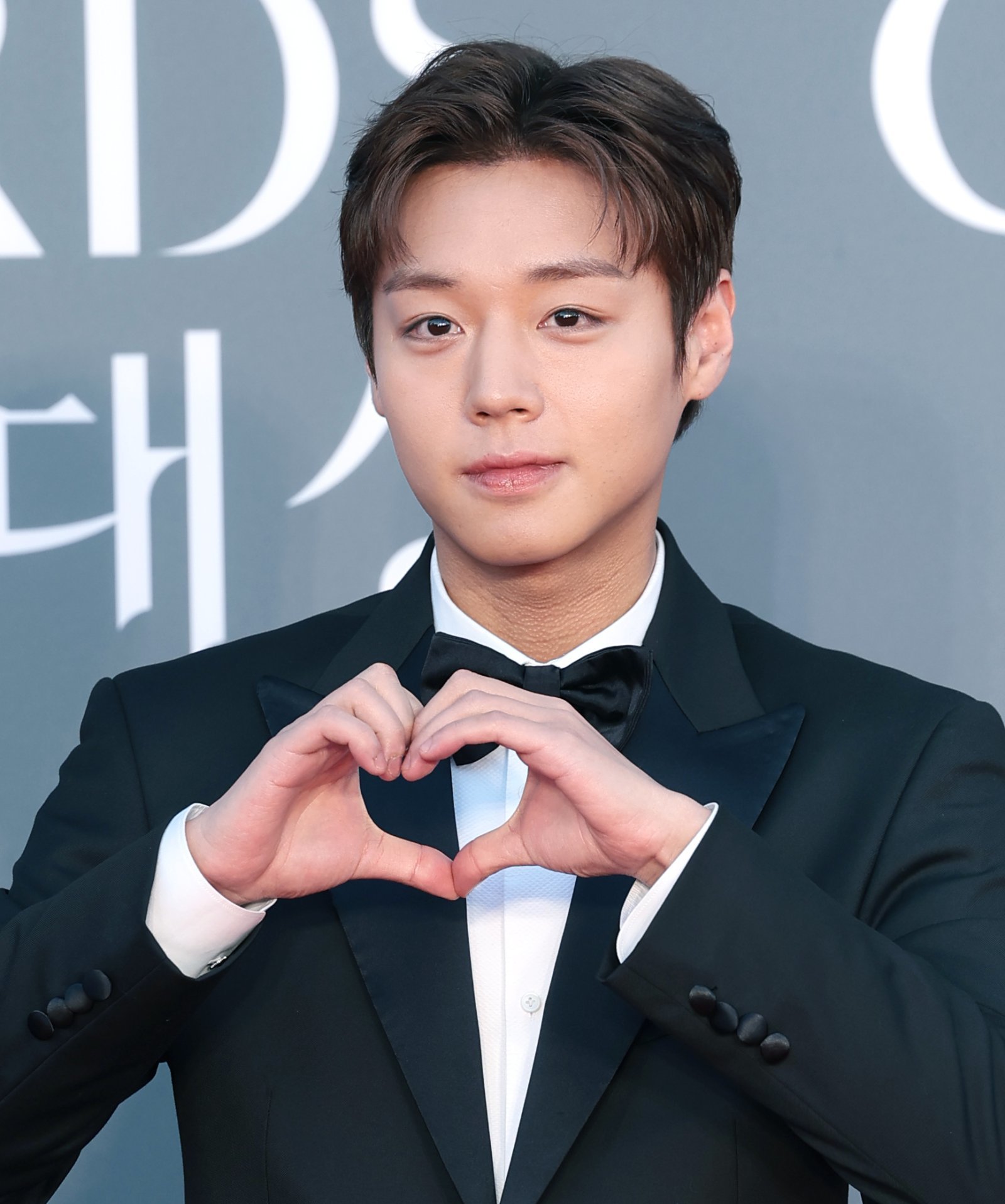 배우 박지훈이 8일 서울 강남구 코엑스에서 열린 ‘제62회 백상예술대상’ 레드카펫 행사에 참석해 포즈를 취하고 있다. 2026.5.8 ⓒ 뉴스1