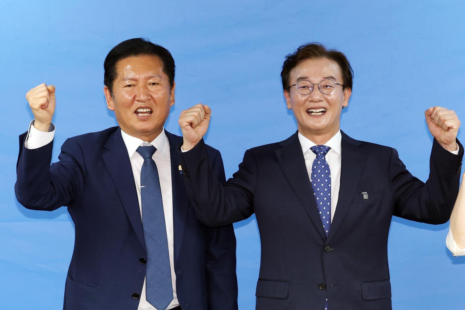부산 찾은 정청래 “전재수, 李대통령 닮아…무엇이든 다 도울것”