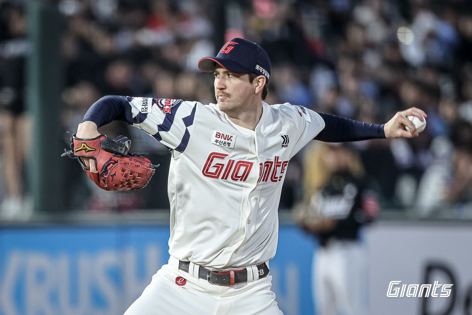 Dodgers sign former Lotte Giants pitcher Barnes to reunite with Kim Ha-seong