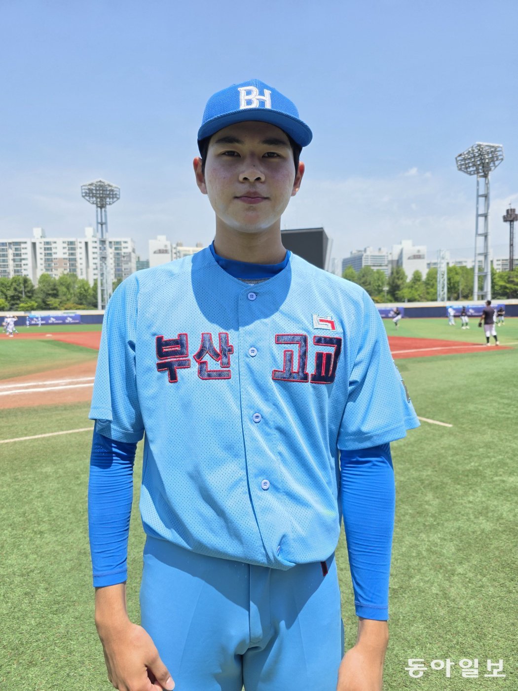 부산고 ‘이도류’ 하현승이 10일 서울 목동야구장에서 열린 제80회 황금사자기 전국고교야구대회 겸 주말리그 왕중왕전 대전고와의 16강 경기가 끝난 뒤 카메라 앞에 섰다. 조영우 기자 jero@donga.com
