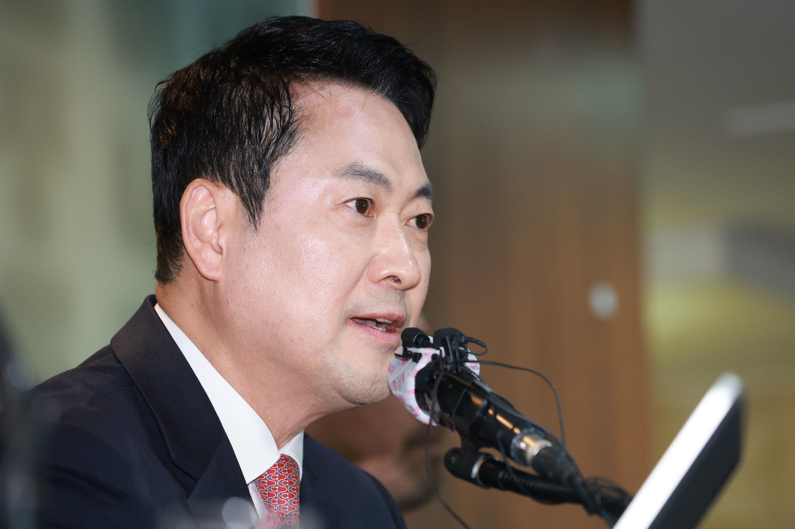 국민의힘 장동혁 대표가 8일 서울 중구 프레스센터에서 열린 서울외신기자클럽 초청 간담회에서 모두발언을 하고 있다. 뉴스1