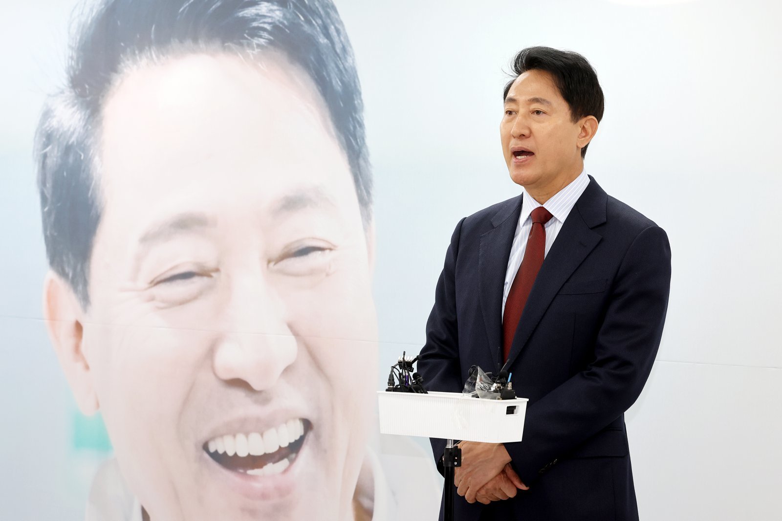 오세훈 국민의힘 서울시장 후보가 10일 오전 서울 종로구 선거사무소에서 진행된 ‘서울 교통 대전환’ 공약 발표 기자회견에서 교통분야 공약을 설명하고 있다. 2026.5.10 뉴스1