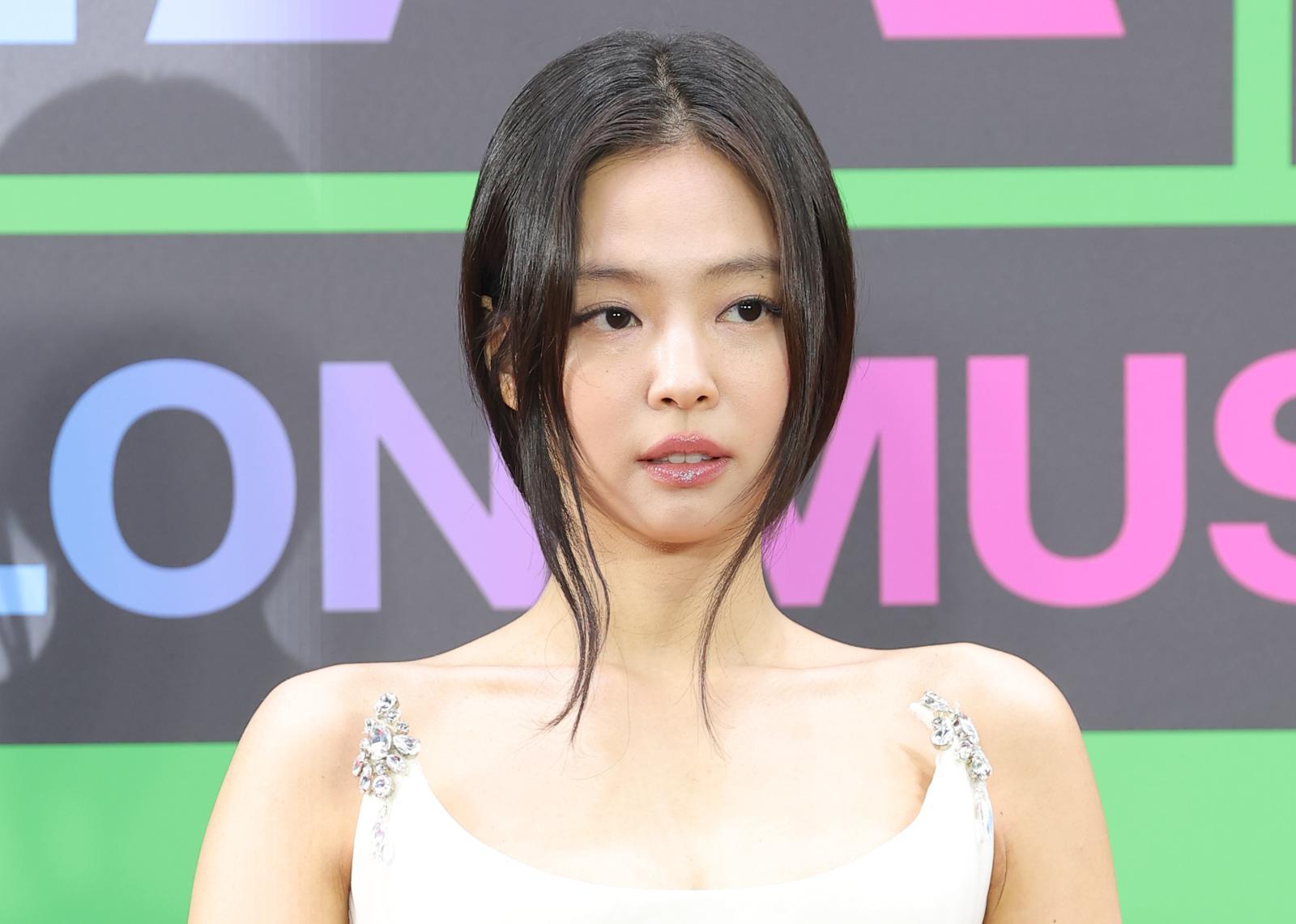 YG 떠난 제니, 1인 기획사로 2년간 238억 정산받았다