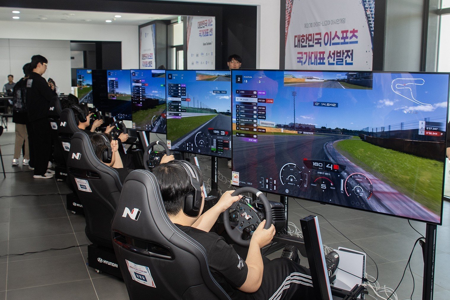 지난 8일 현대 N 페스티벌 1라운드에서 개최된 아이치·나고야 아시안게임 ‘그란 투리스모 7’ 국가대표 선발전에서 LG전자 올레드 모니터가 활용되고 있다.(LG전자 제공)/뉴스1