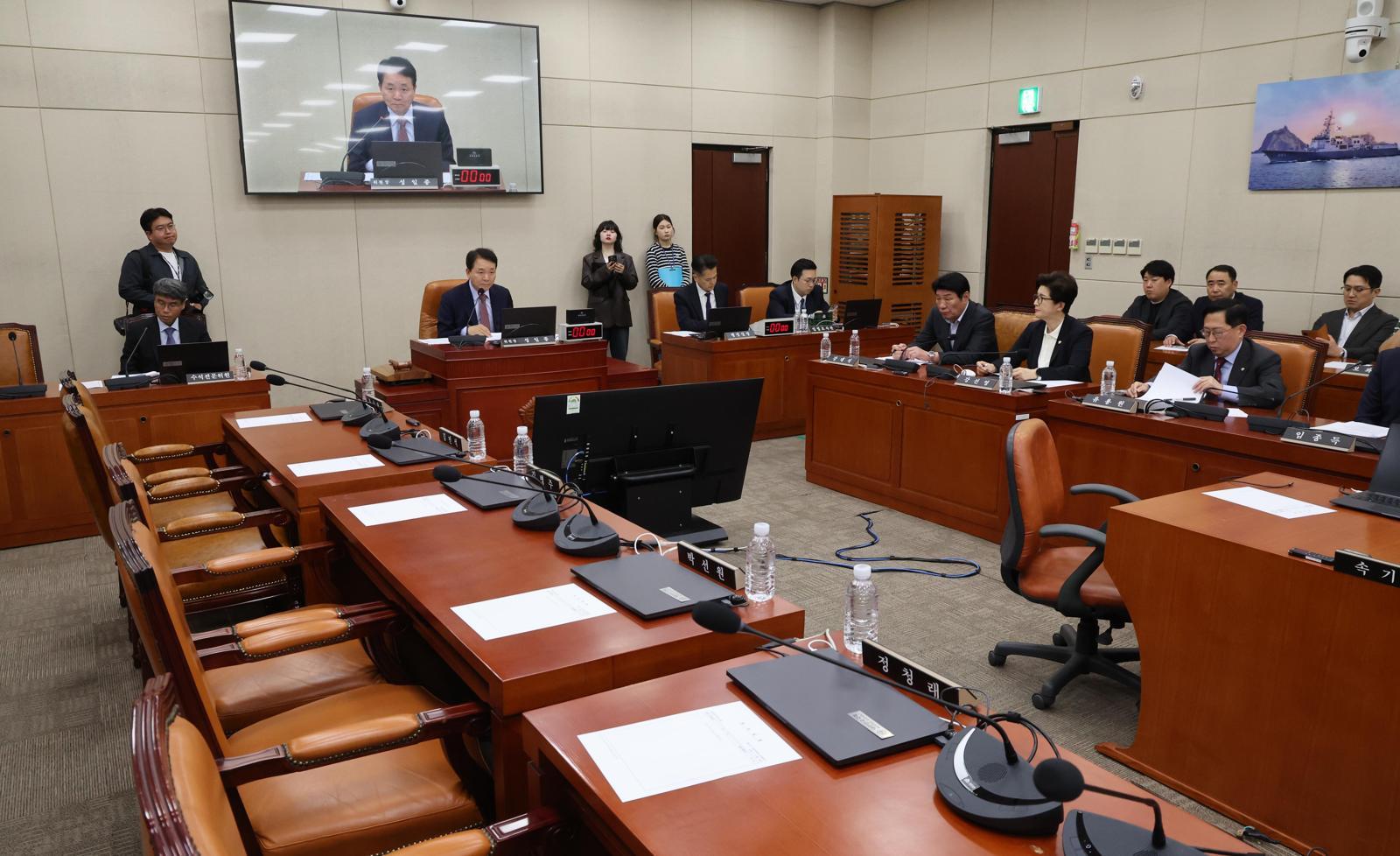 26척 발 묶인 韓, 피격 대응 고심… “규탄” 언급하며 외교적 항의