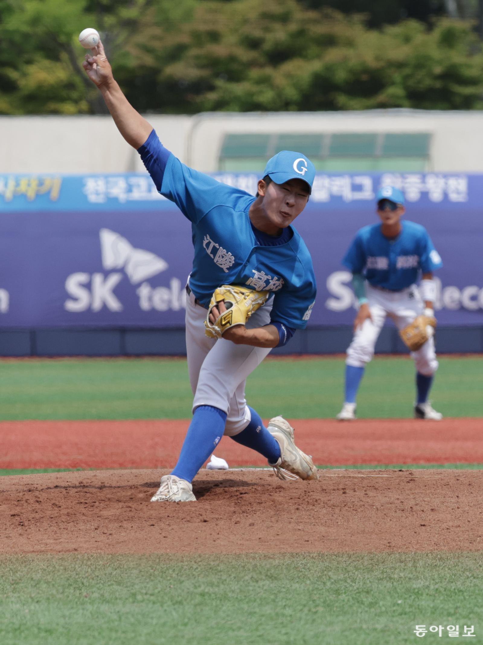 3과 3분의 1이닝을 무실점으로 막고 전국대회 첫 승을 올린 2학년 정예준. 변영욱 기자 cut@donga.com