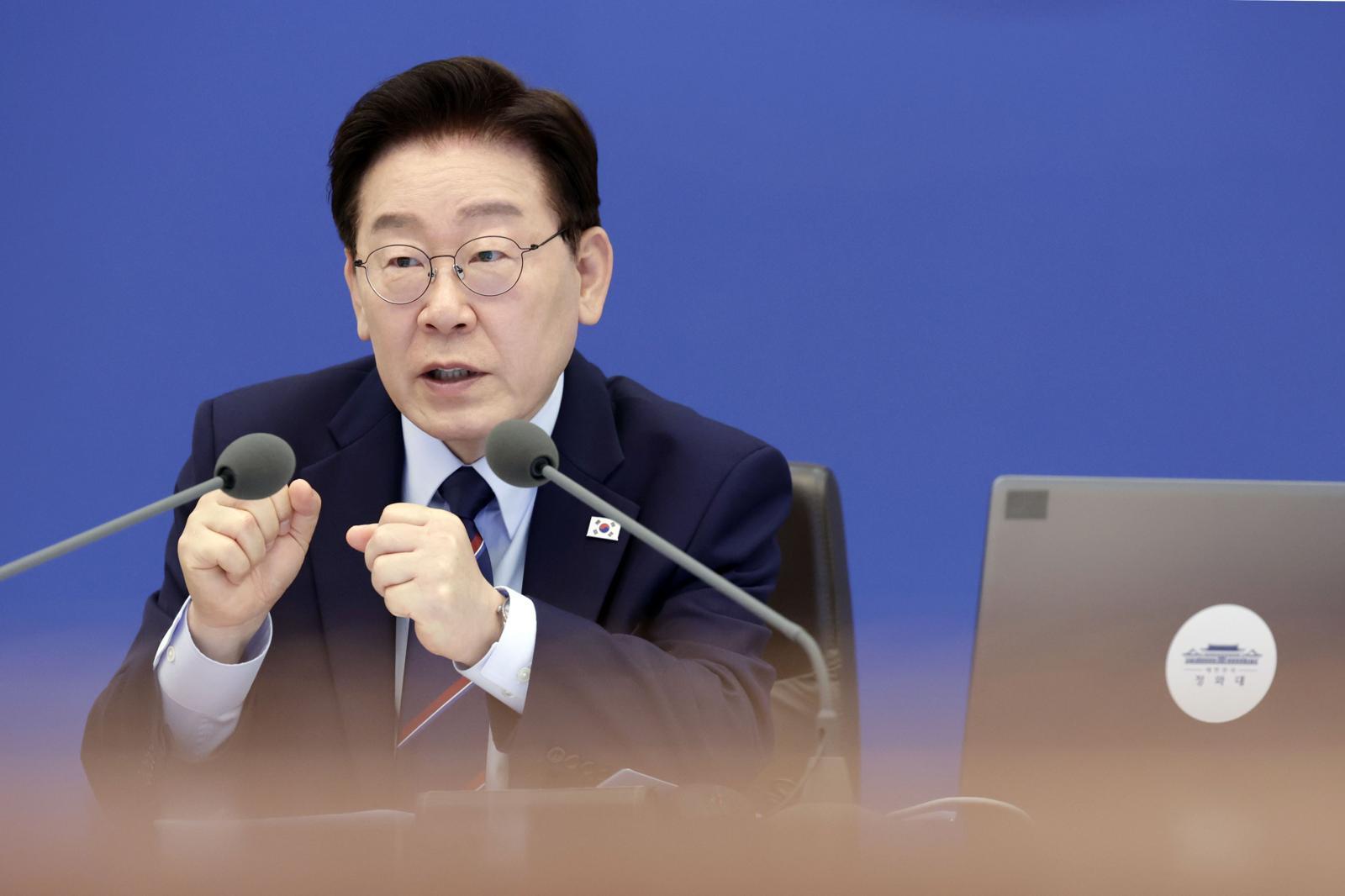 李 “지금은 소비가 미덕인 시대…긴축재정론 함정 빠져선 안돼”