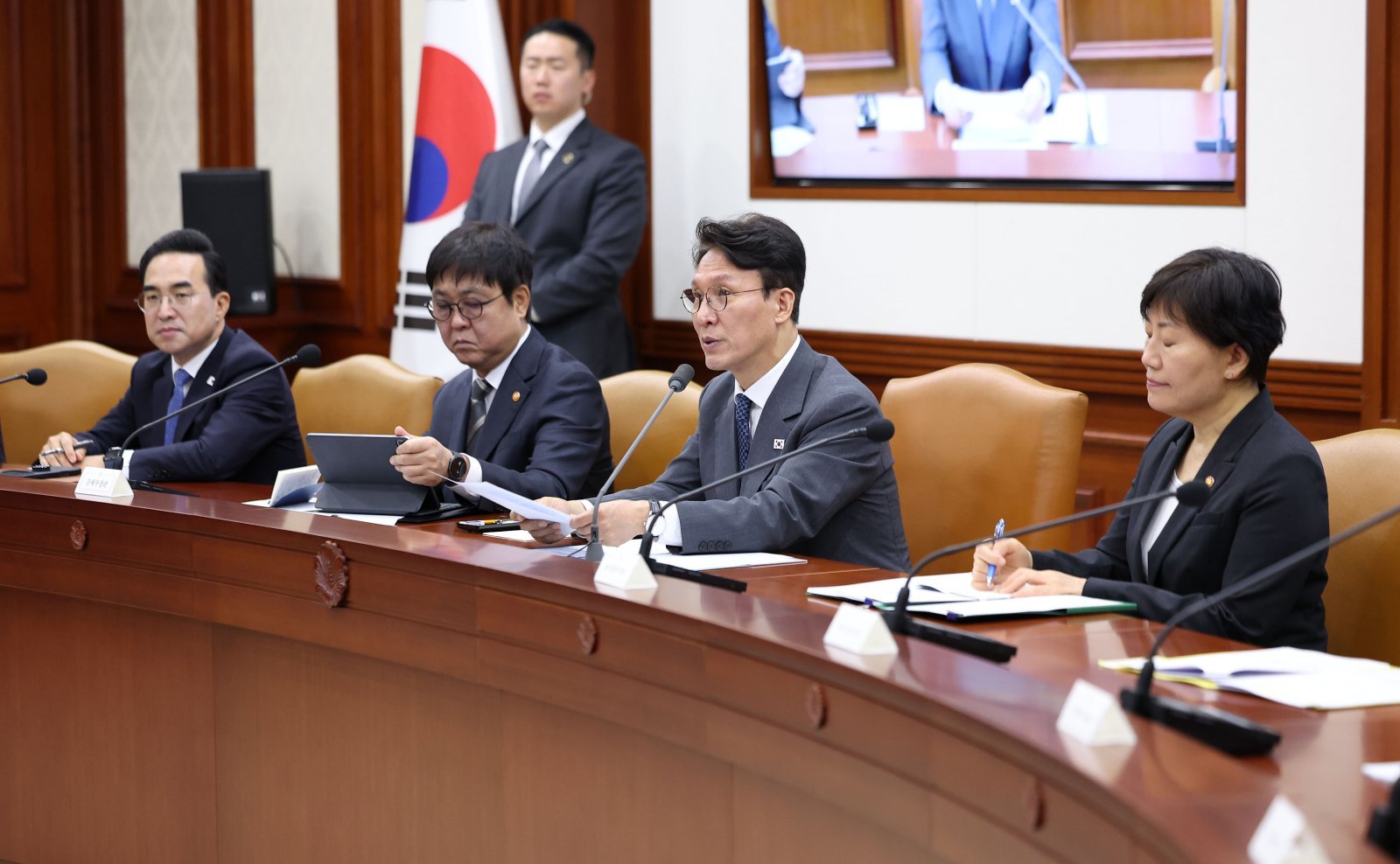 김민석 국무총리가 13일 서울 종로구 정부서울청사에서 열린 비상경제본부 회의에서 모두발언을 하고 있다. 2026.05.13. 뉴시스
