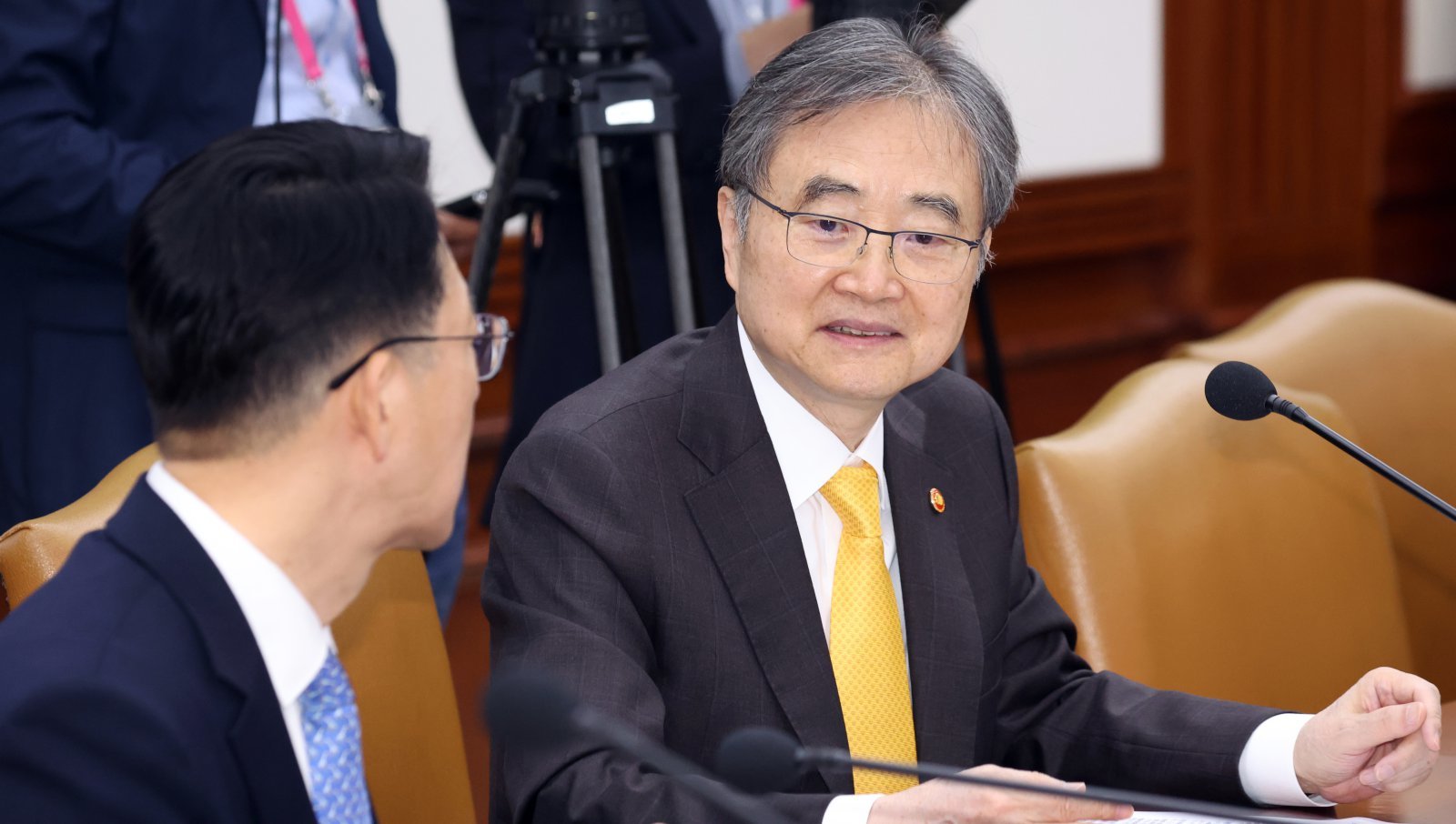 13일 비상경제본부회의에 참석한 조현 외교부 장관. 뉴스1