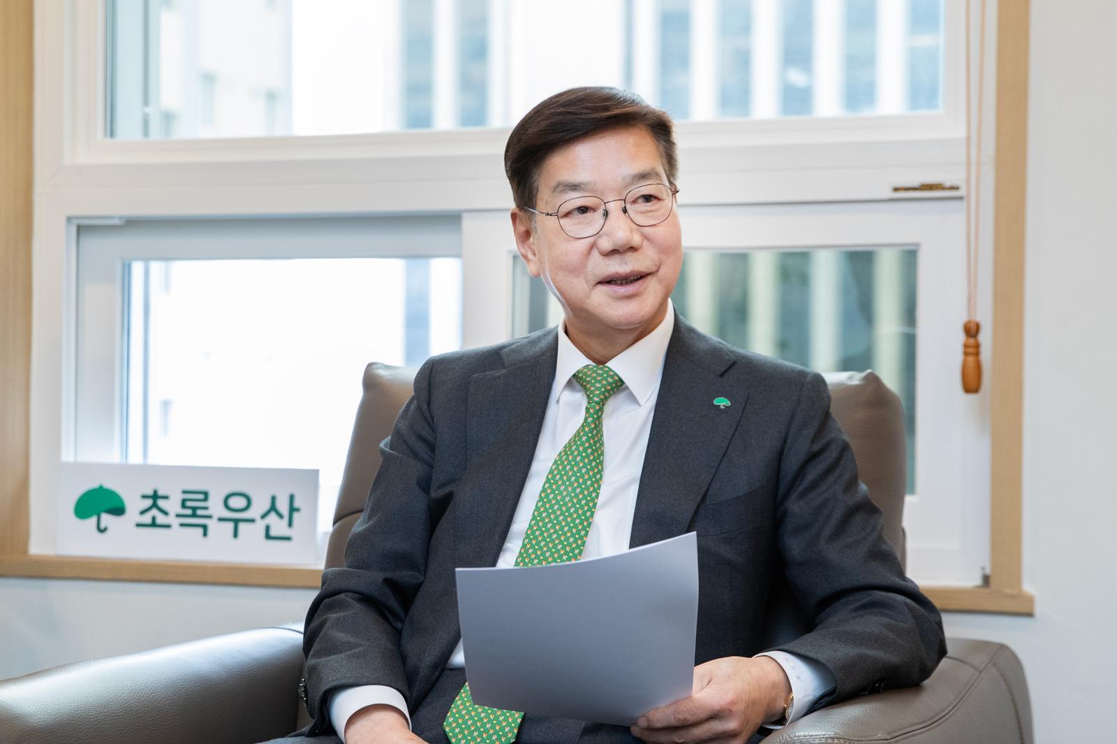 어린이날이 있는 5월 가정의 달을 맞아 황영기 초록우산 회장은 ‘아동 행복’의 중요성을 강조했다. 초록우산 제공